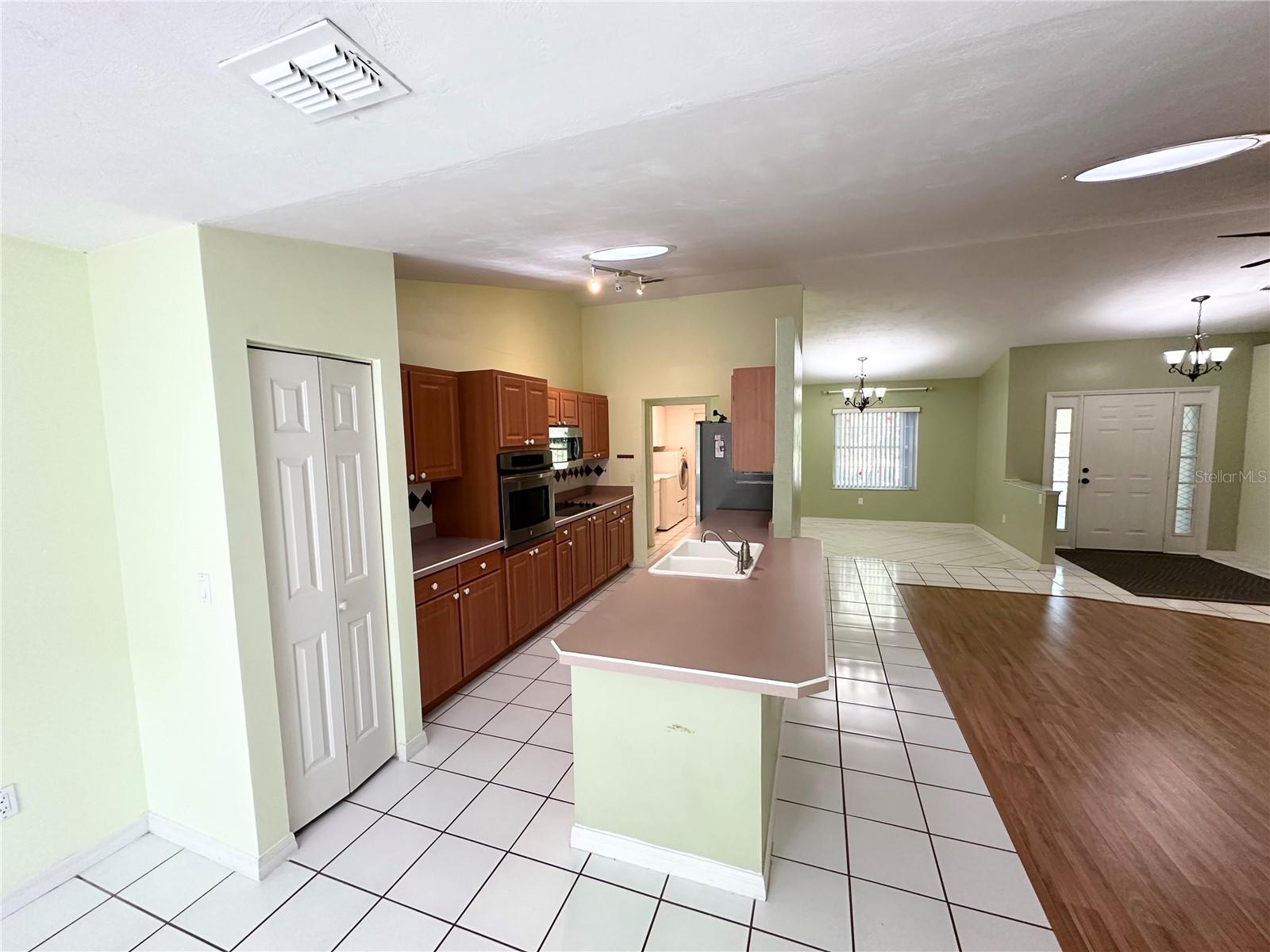 Image 21 of 45 For 26 Woodbury Drive
