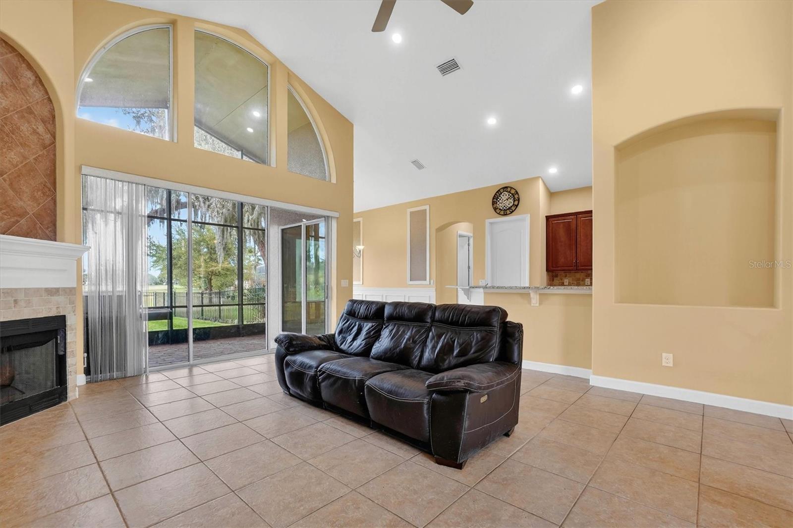 Image 13 of 46 For 13 New Oak Leaf Drive