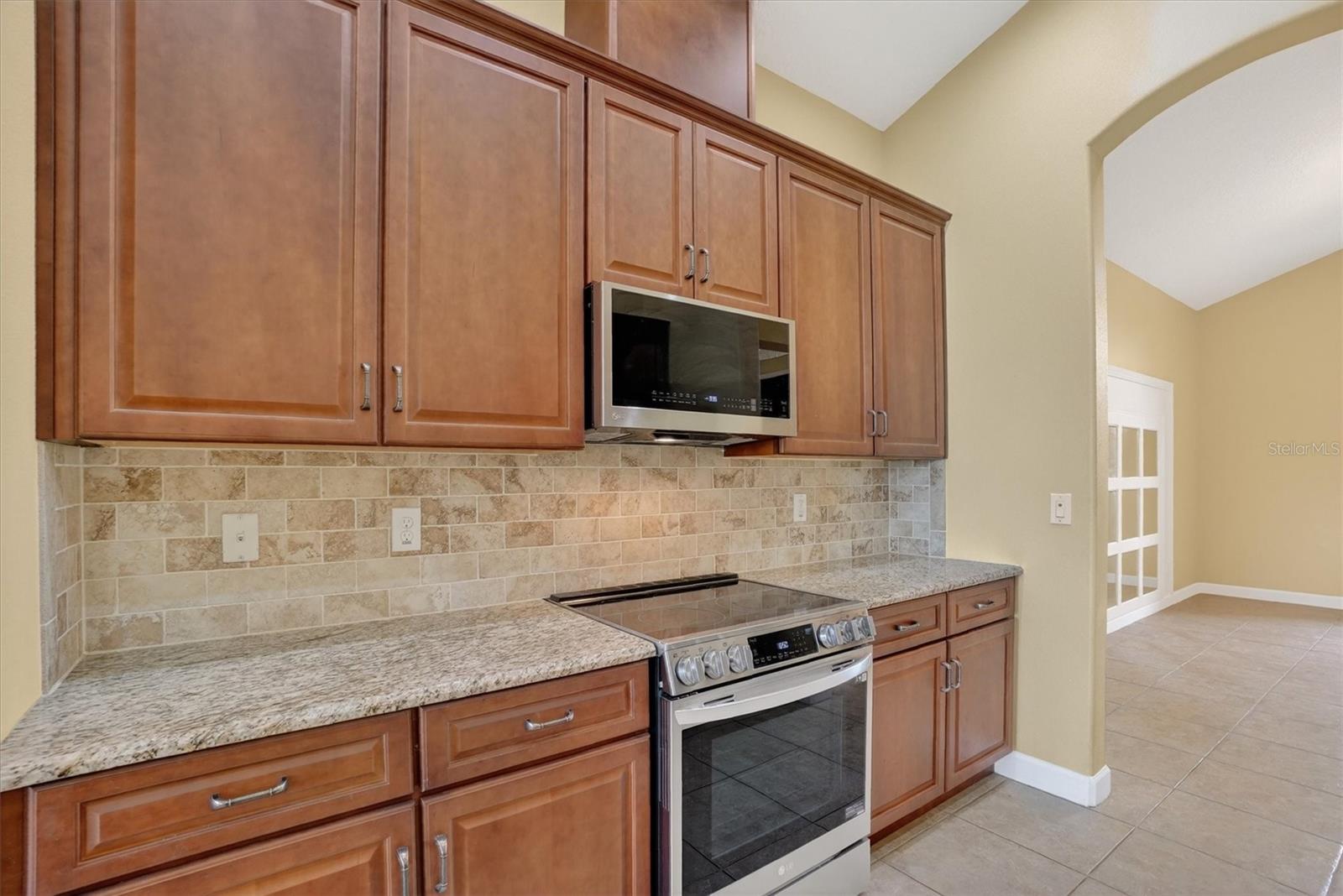 Image 19 of 46 For 13 New Oak Leaf Drive