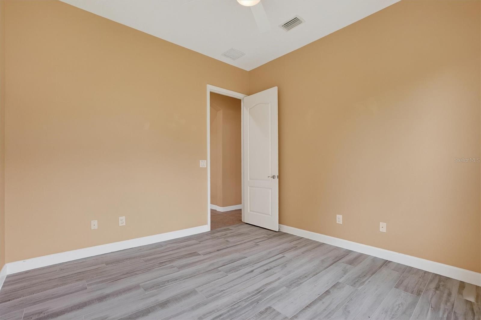 Image 32 of 46 For 13 New Oak Leaf Drive