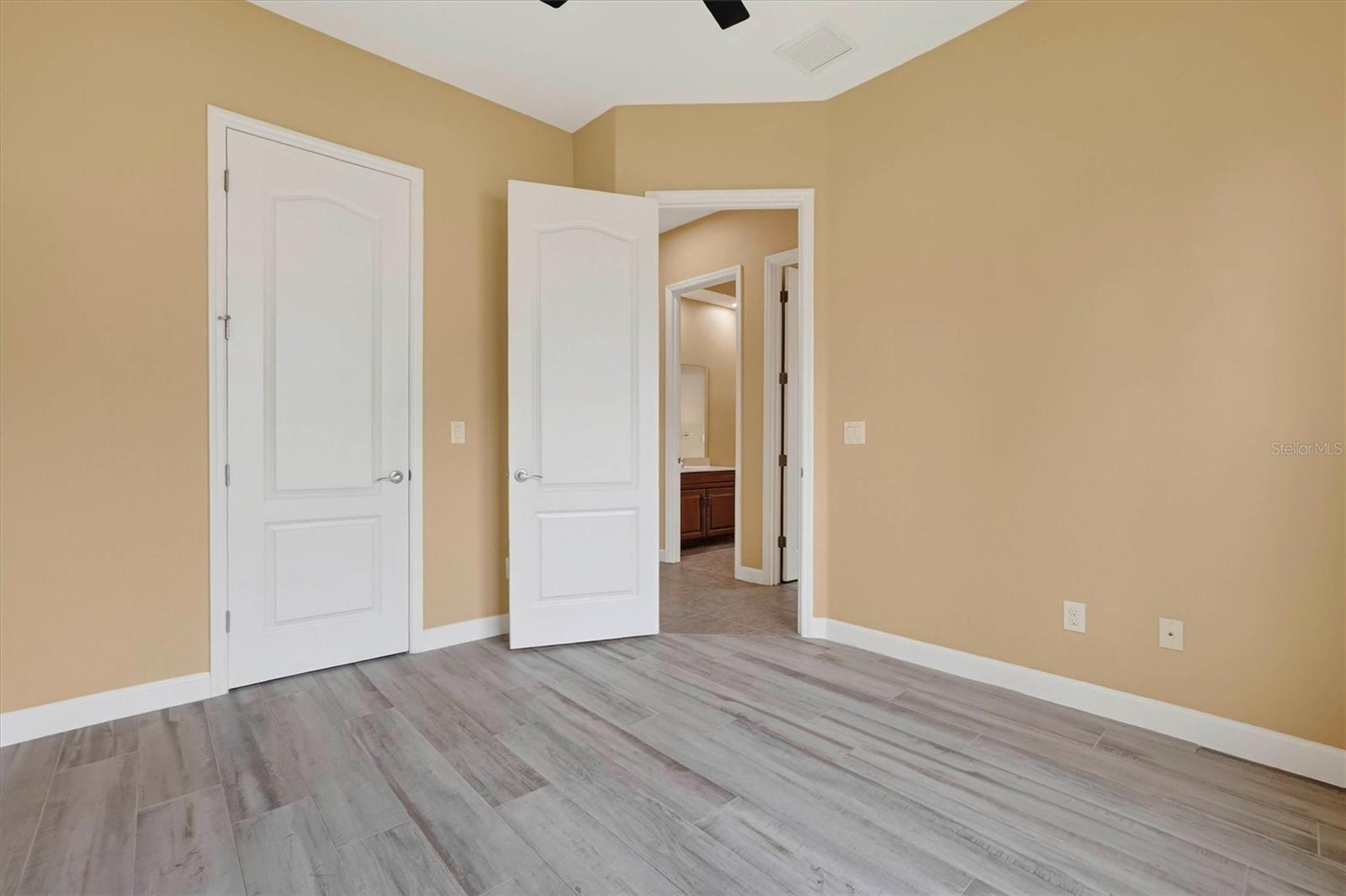 Image 38 of 46 For 13 New Oak Leaf Drive