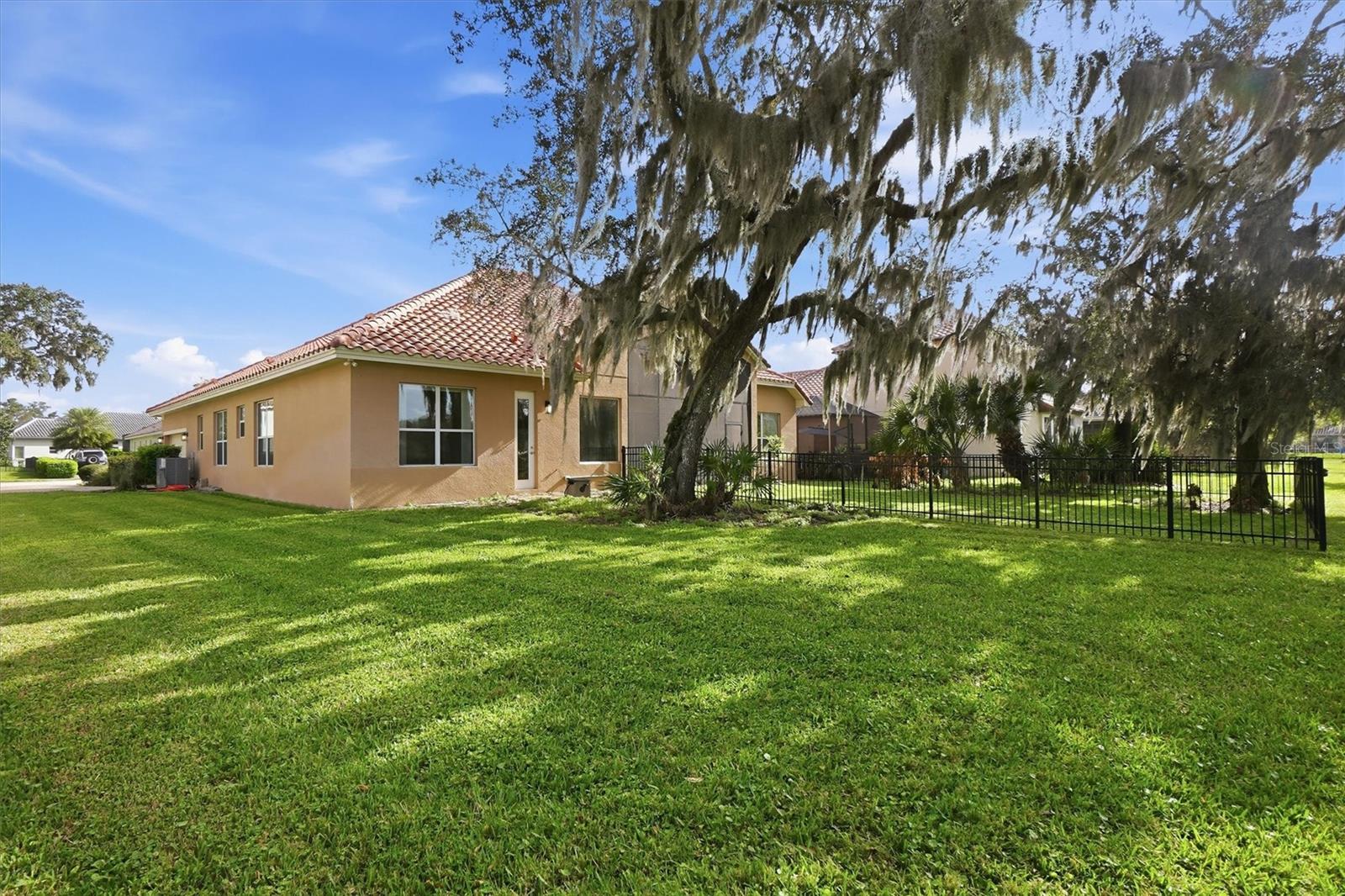 Image 41 of 46 For 13 New Oak Leaf Drive