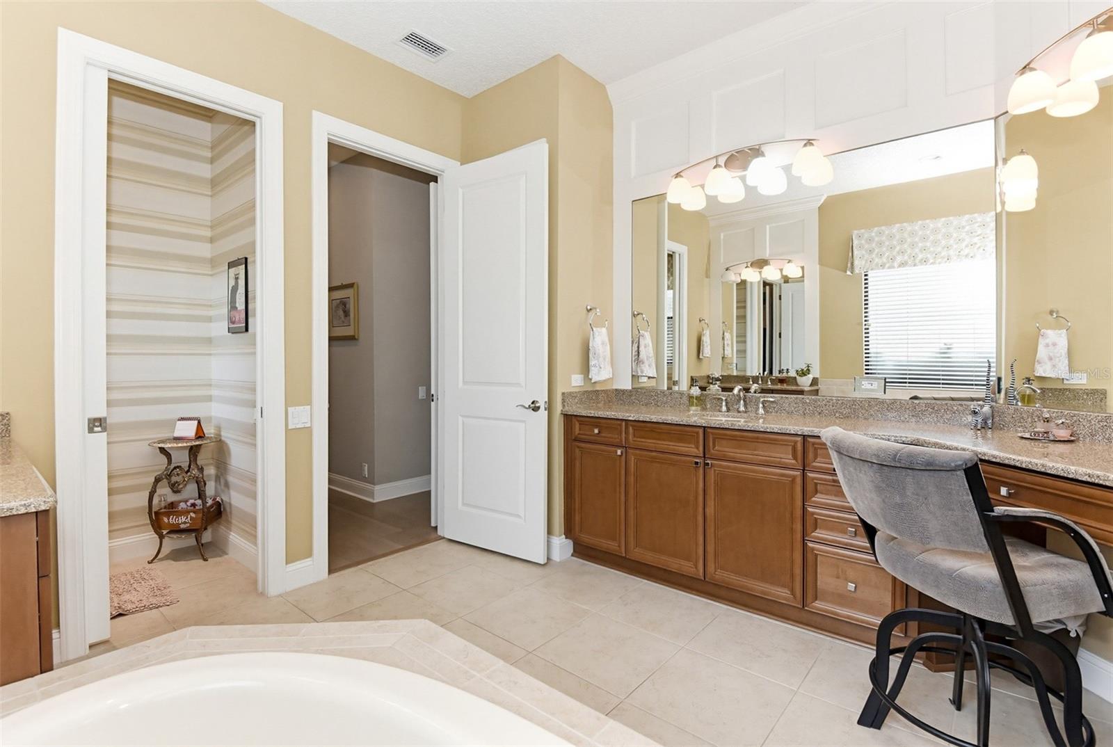 Image 23 of 70 For 204 Willow Oak Way