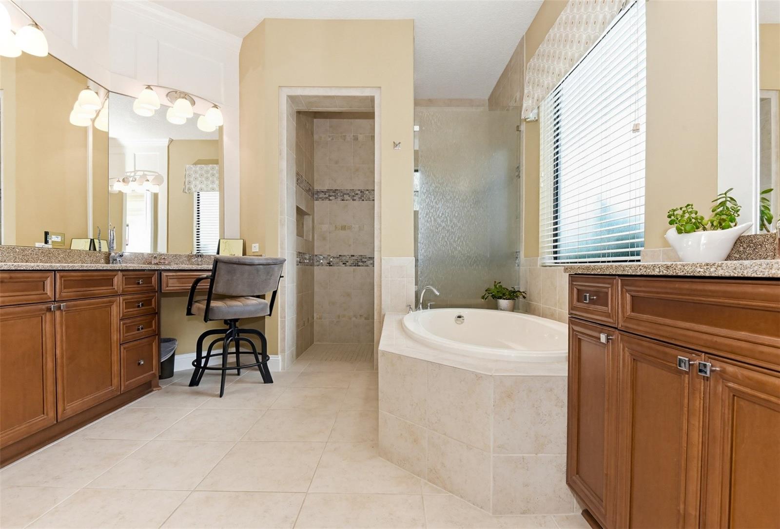 Image 24 of 70 For 204 Willow Oak Way