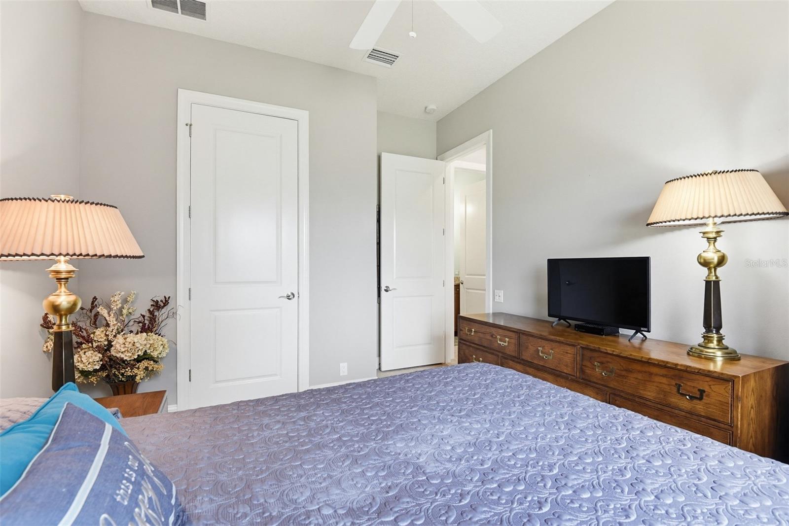 Image 32 of 70 For 204 Willow Oak Way