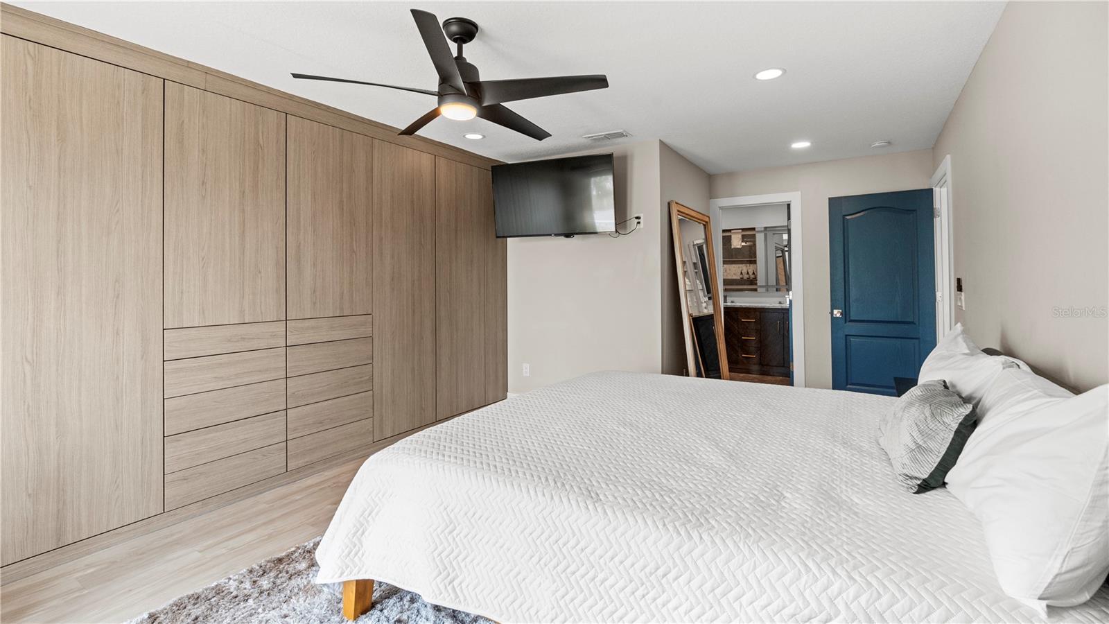 Image 27 of 92 For 3400 Ocean Shore Boulevard 4