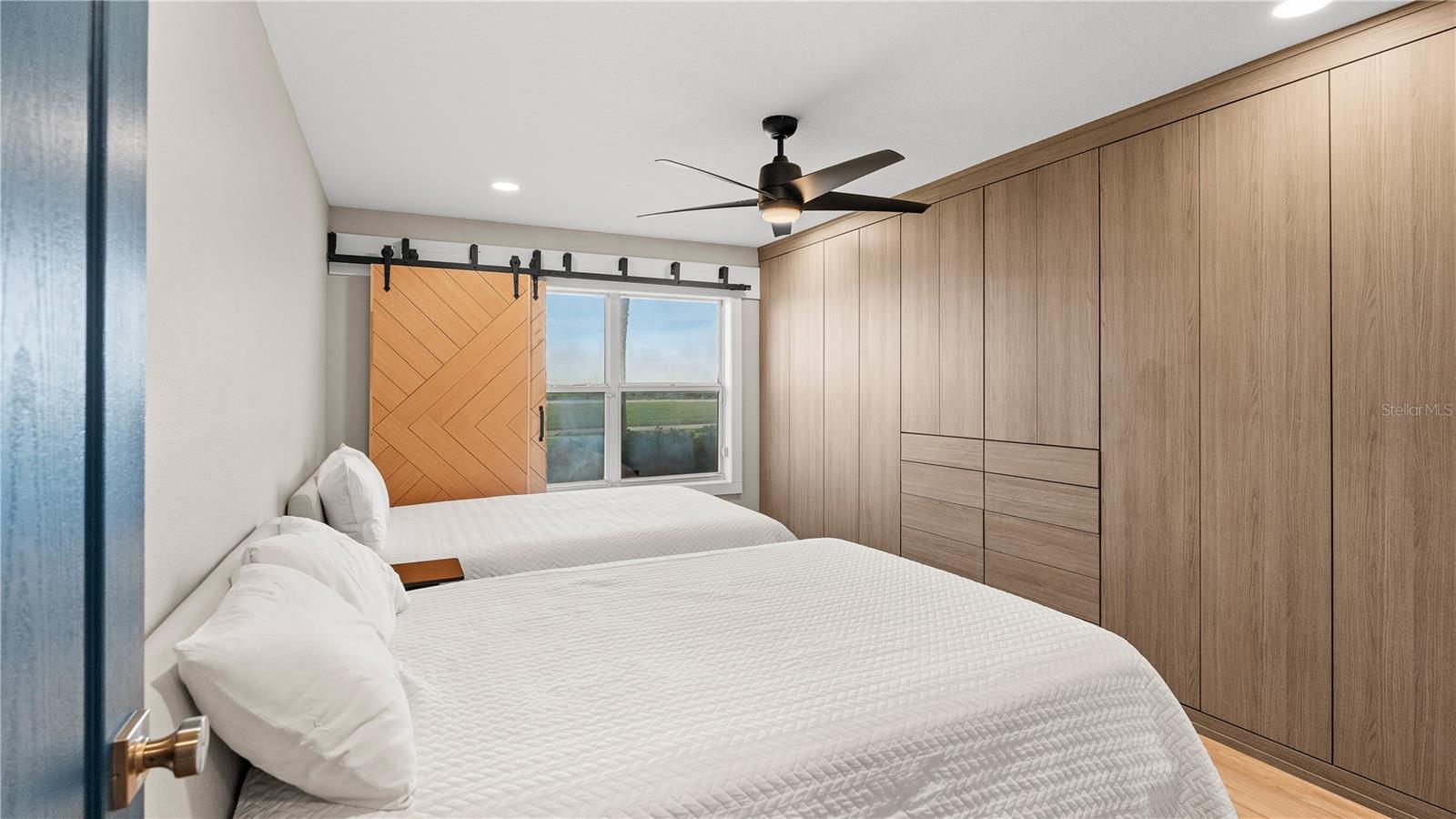 Image 33 of 92 For 3400 Ocean Shore Boulevard 4