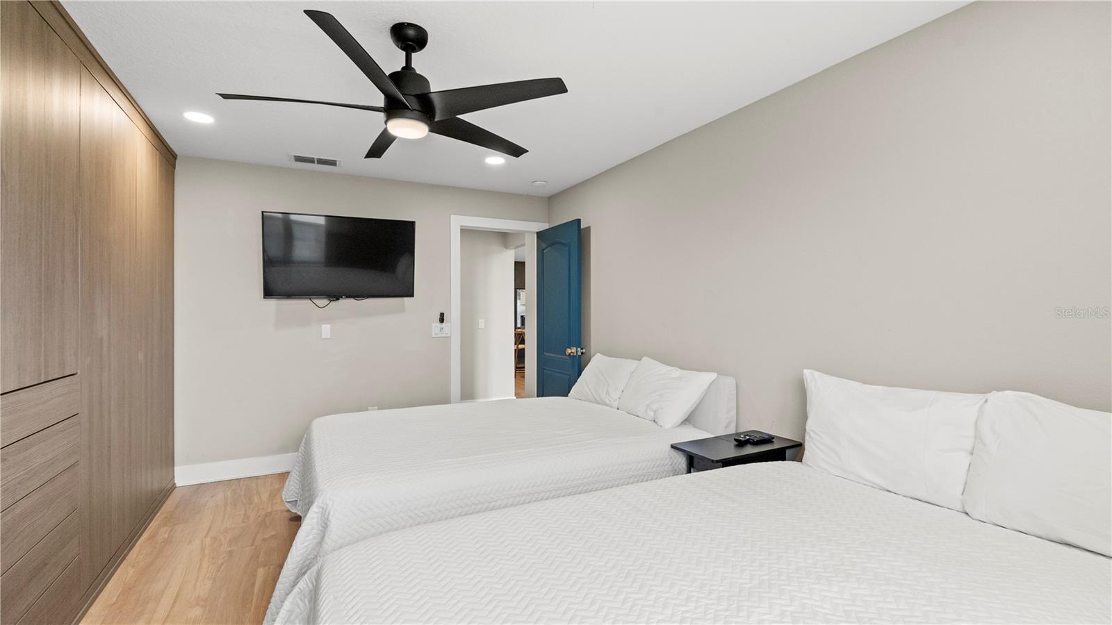 Image 34 of 92 For 3400 Ocean Shore Boulevard 4
