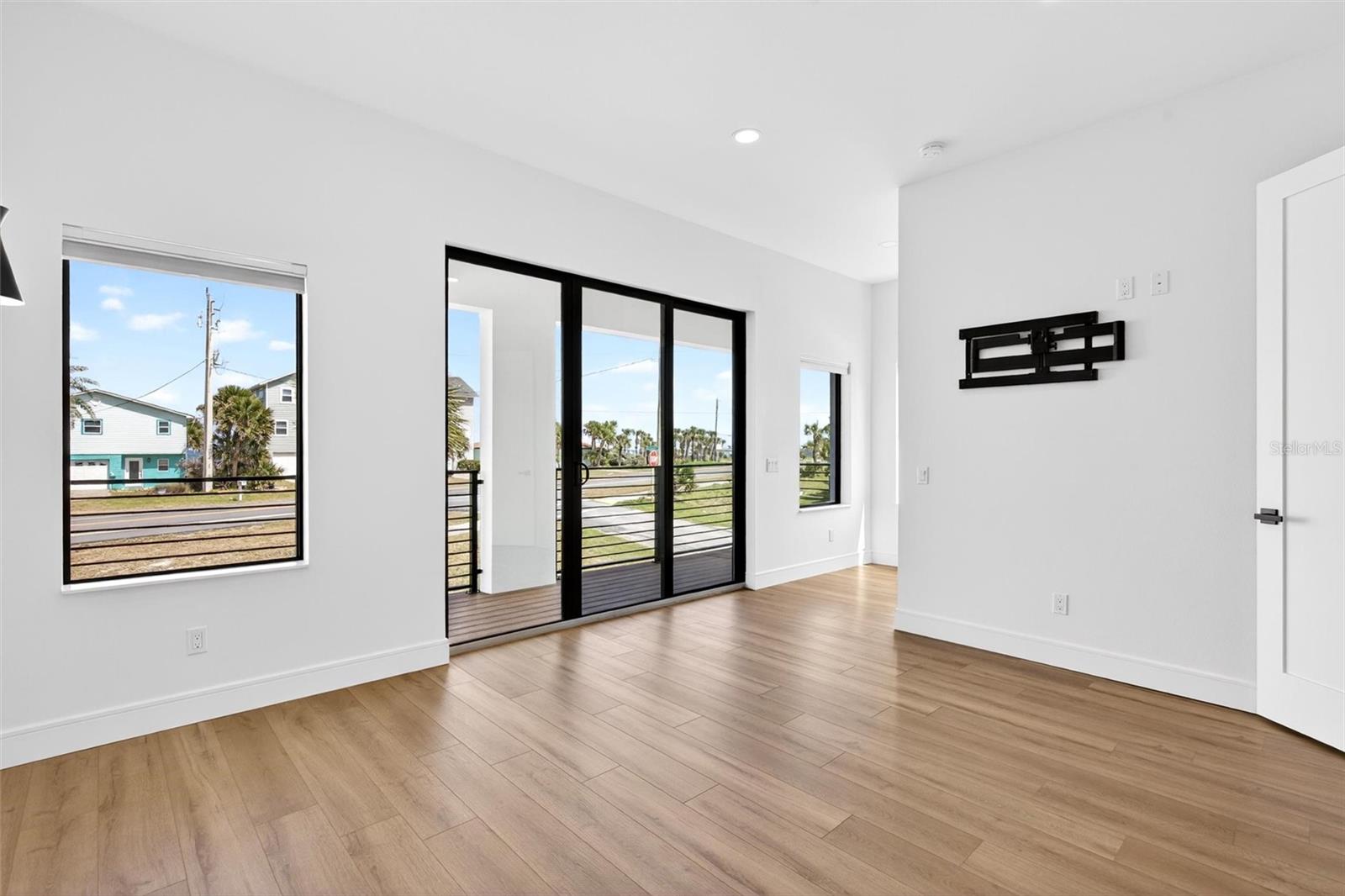 Image 11 of 85 For 2946 Ocean Shore Boulevard