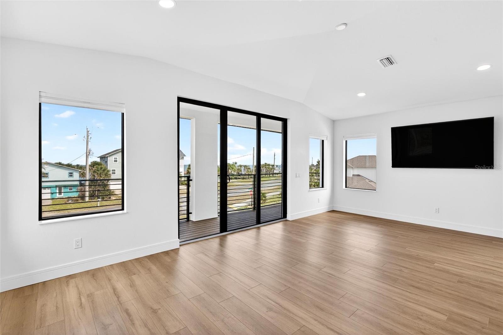 Image 37 of 85 For 2946 Ocean Shore Boulevard