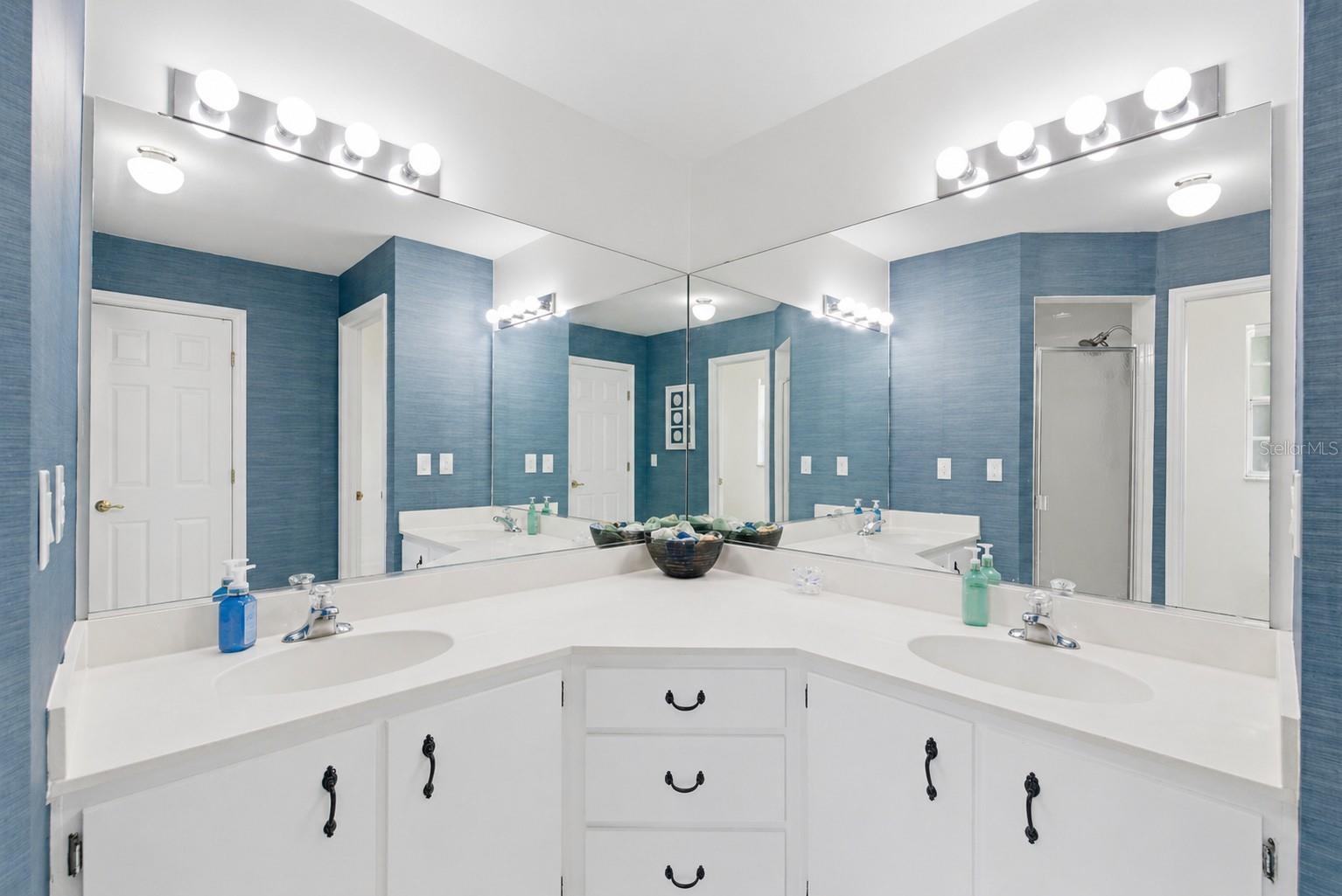 Image 18 of 36 For 4589 Alder Drive