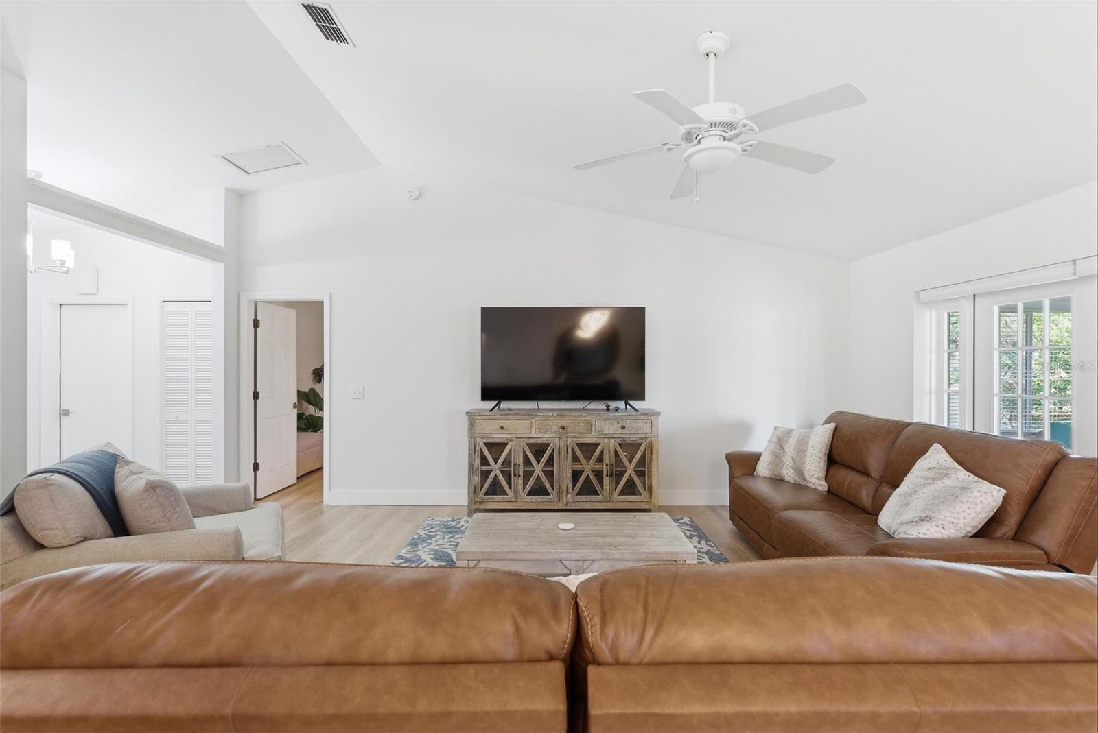 Image 5 of 36 For 4589 Alder Drive