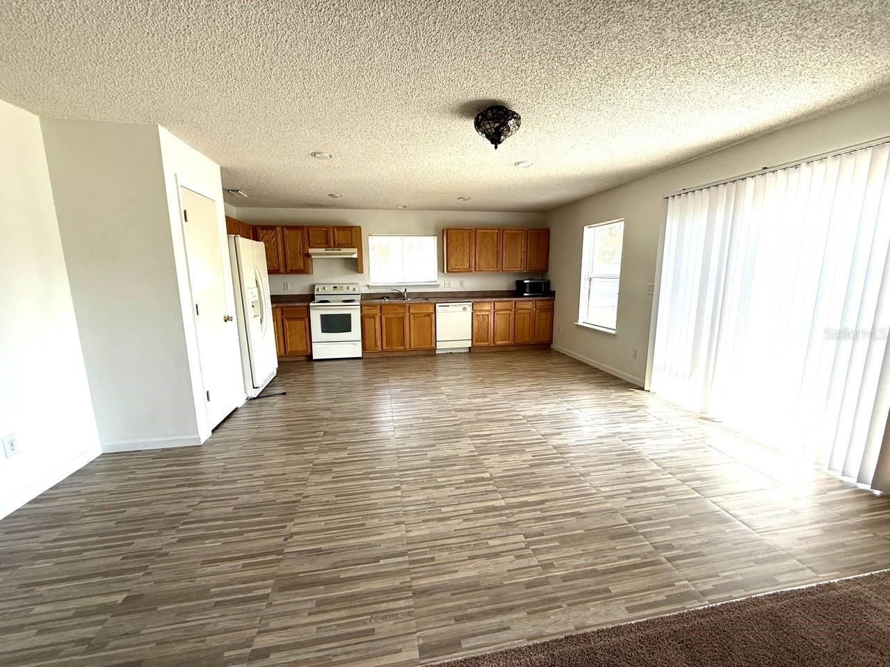 Image 4 of 11 For 121 Lindsay Drive