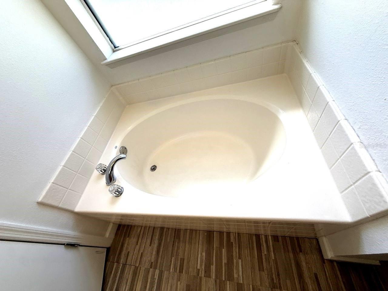 Image 6 of 11 For 121 Lindsay Drive