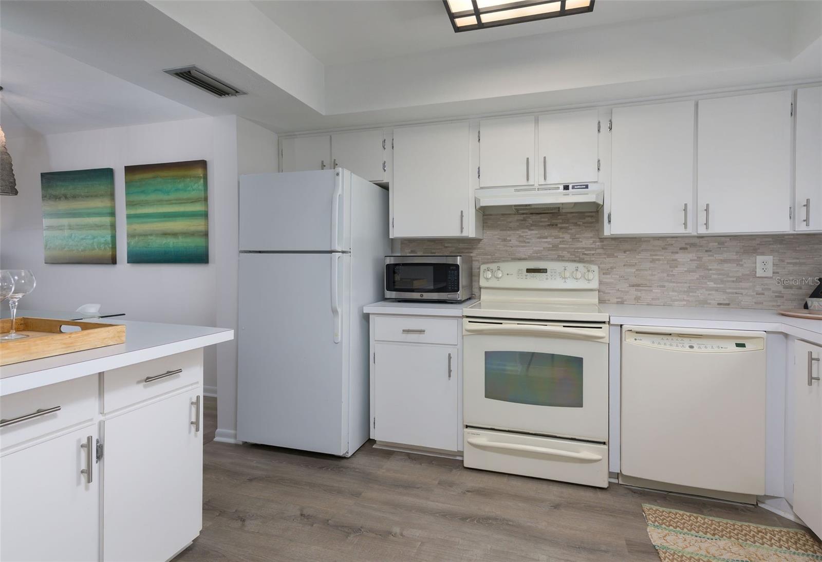 Image 14 of 33 For 3333 Ridgewood Avenue 9c