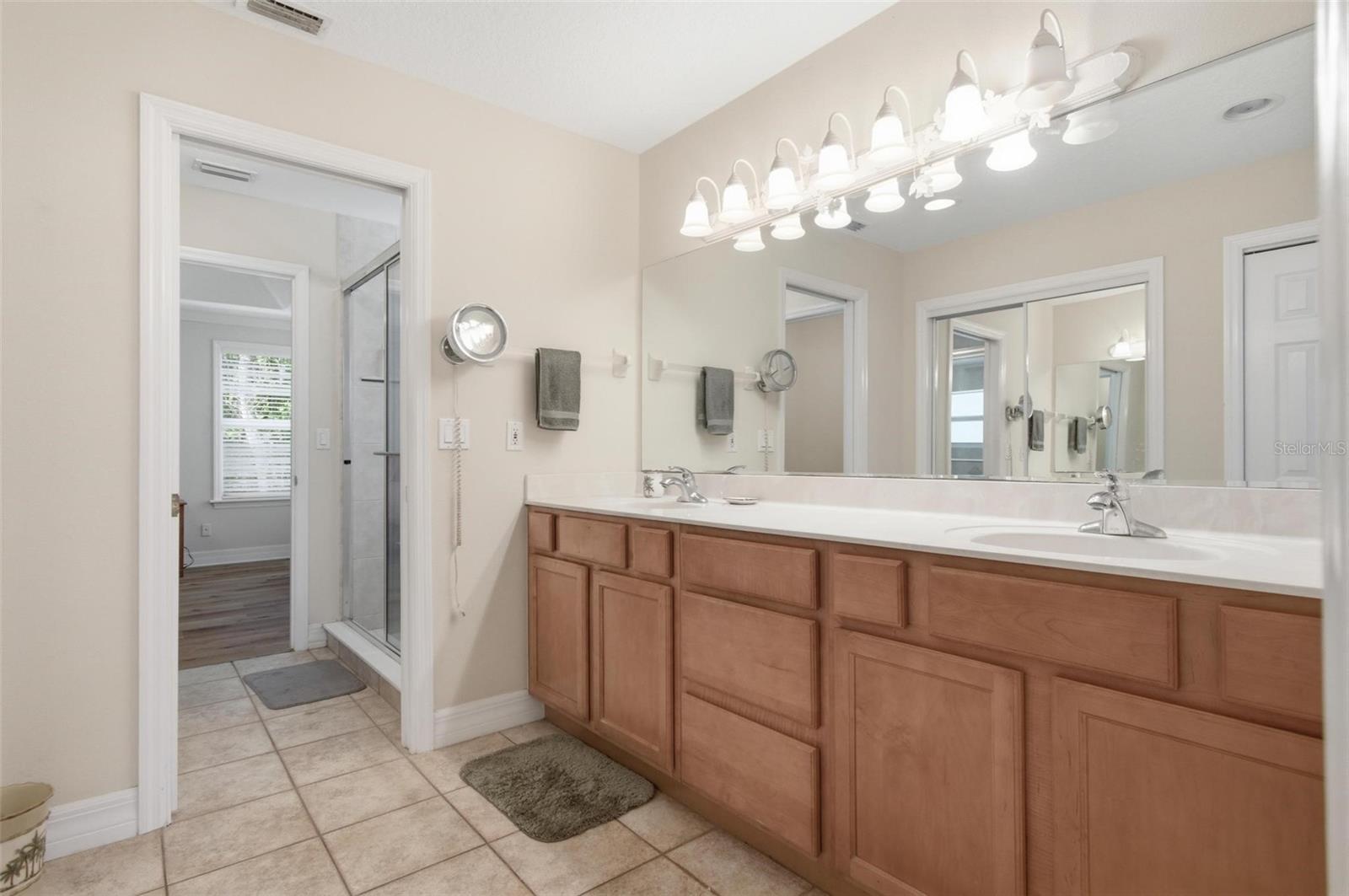 Image 24 of 47 For 9 Whitehall Court