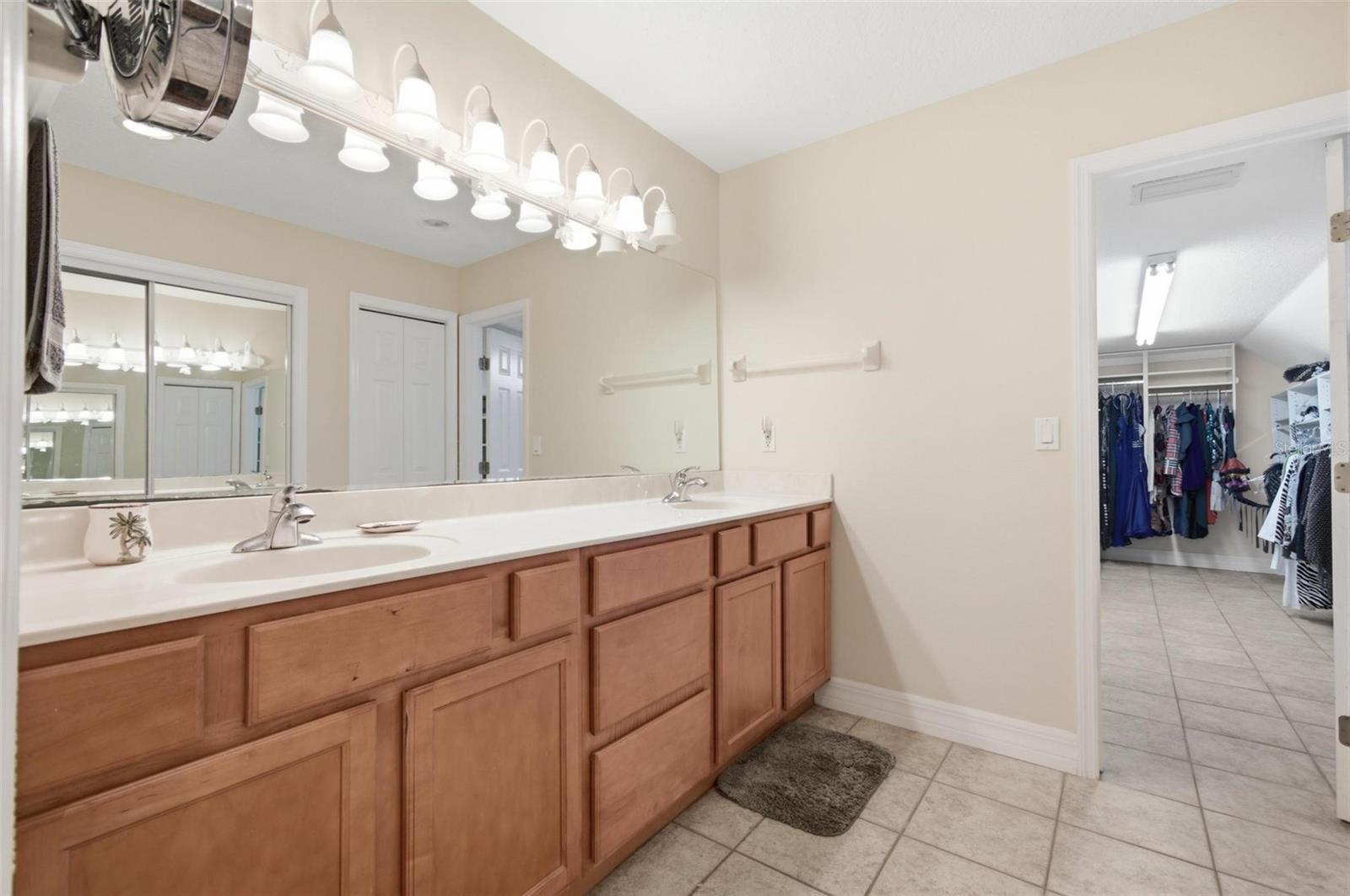 Image 26 of 47 For 9 Whitehall Court