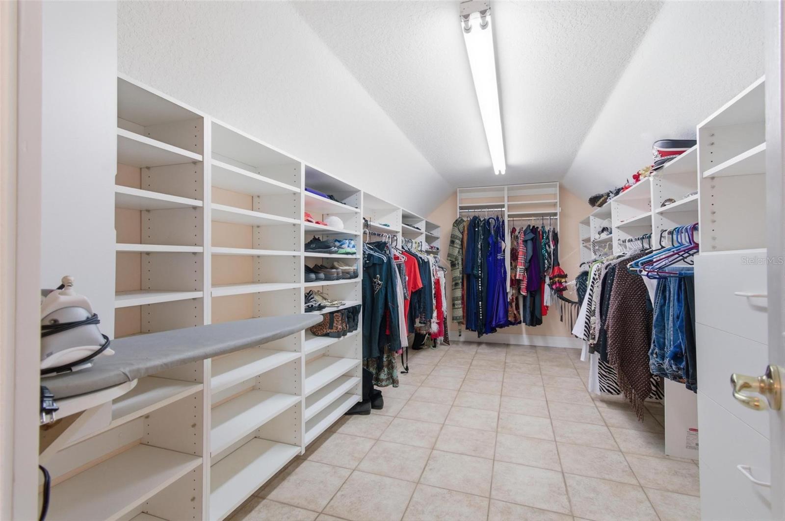 Image 27 of 47 For 9 Whitehall Court