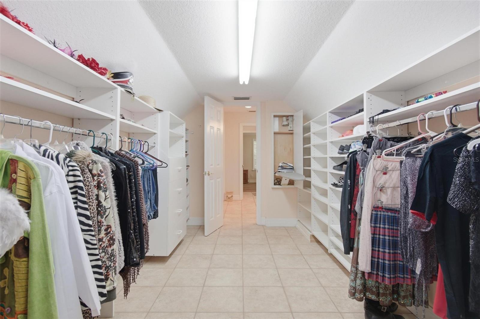 Image 28 of 47 For 9 Whitehall Court