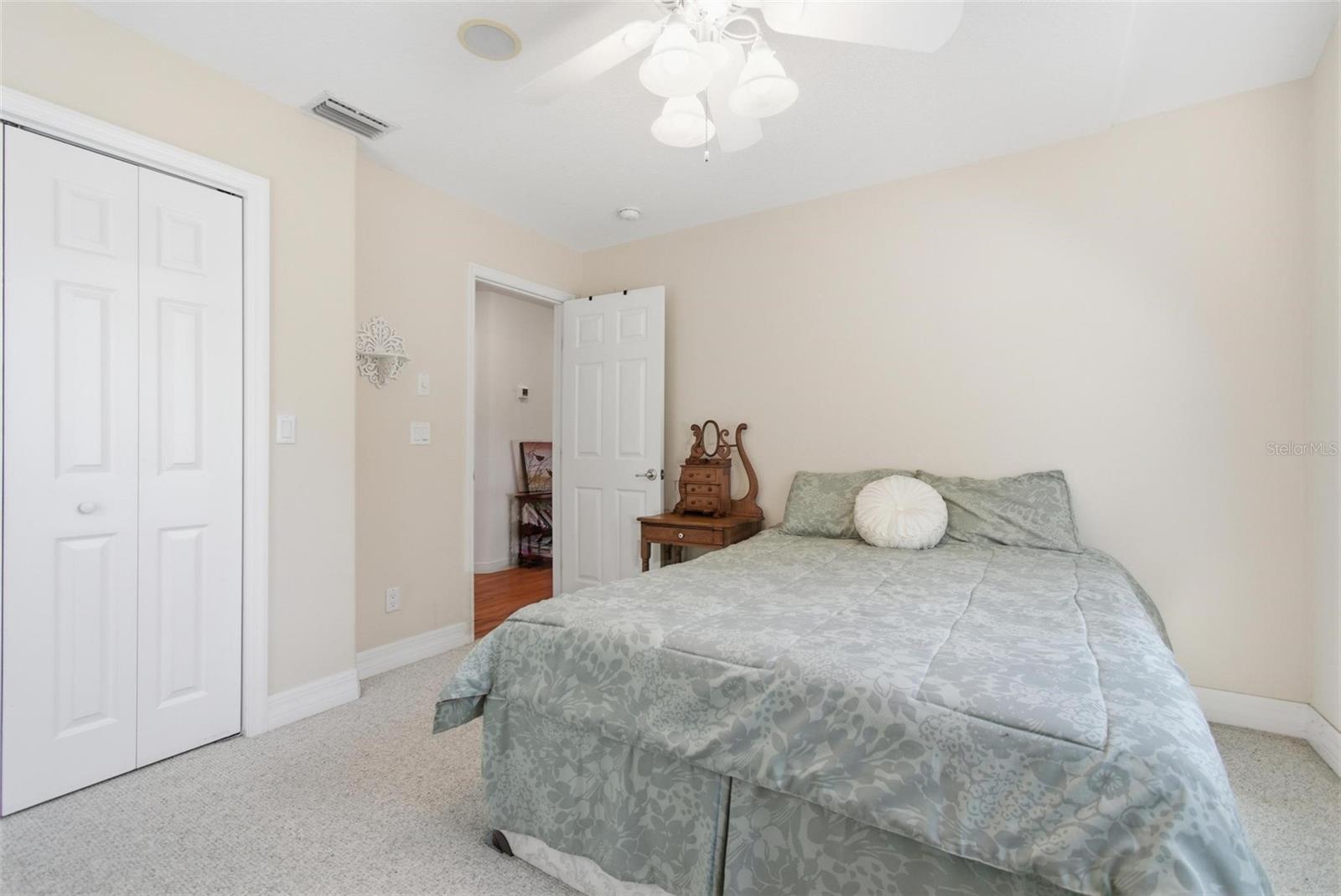 Image 31 of 47 For 9 Whitehall Court