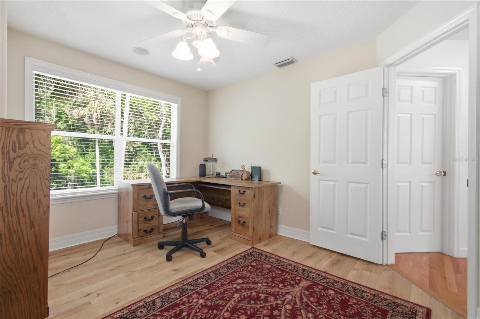 Image 34 of 47 For 9 Whitehall Court