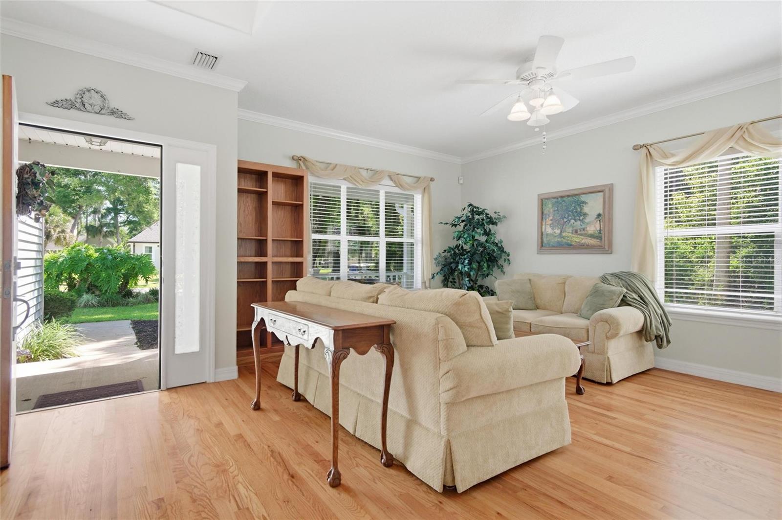 Image 7 of 47 For 9 Whitehall Court