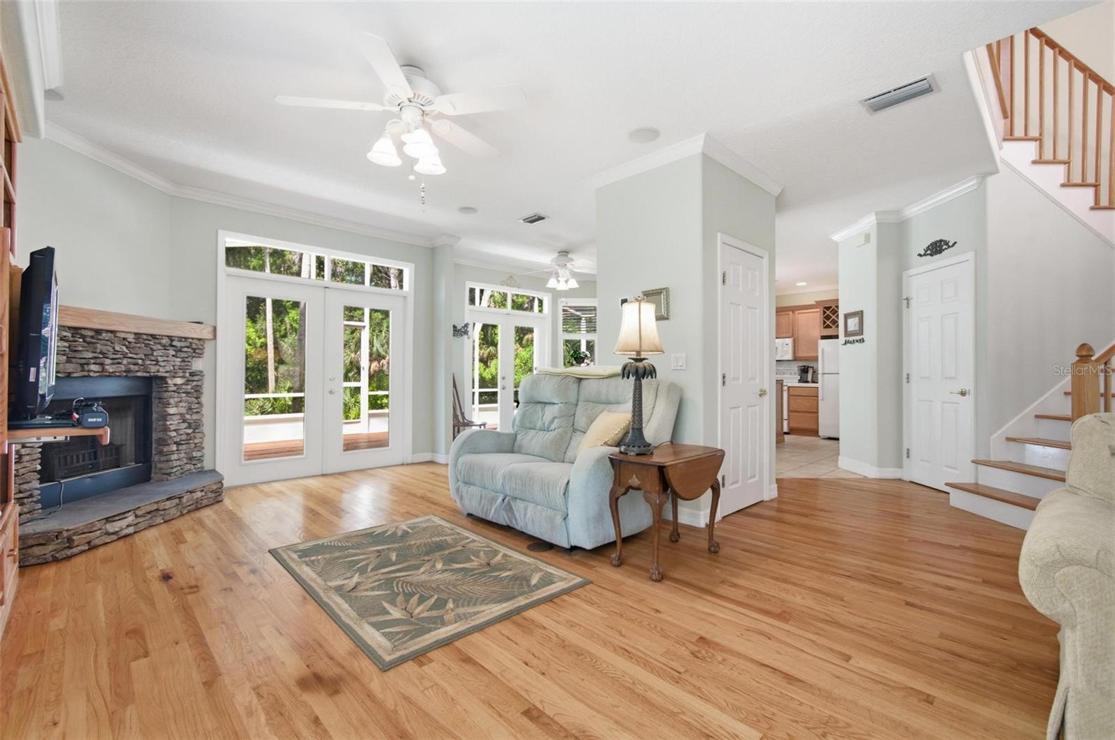 Image 9 of 47 For 9 Whitehall Court