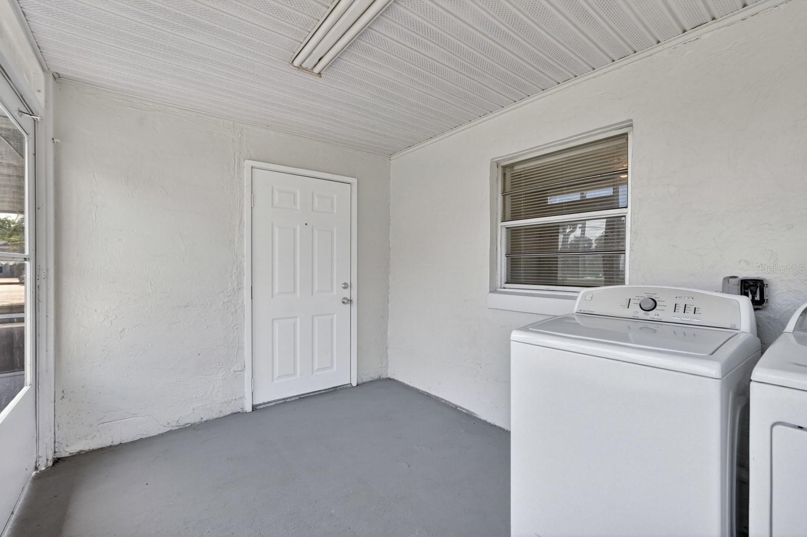 Image 17 of 29 For 2425 Anastasia Drive
