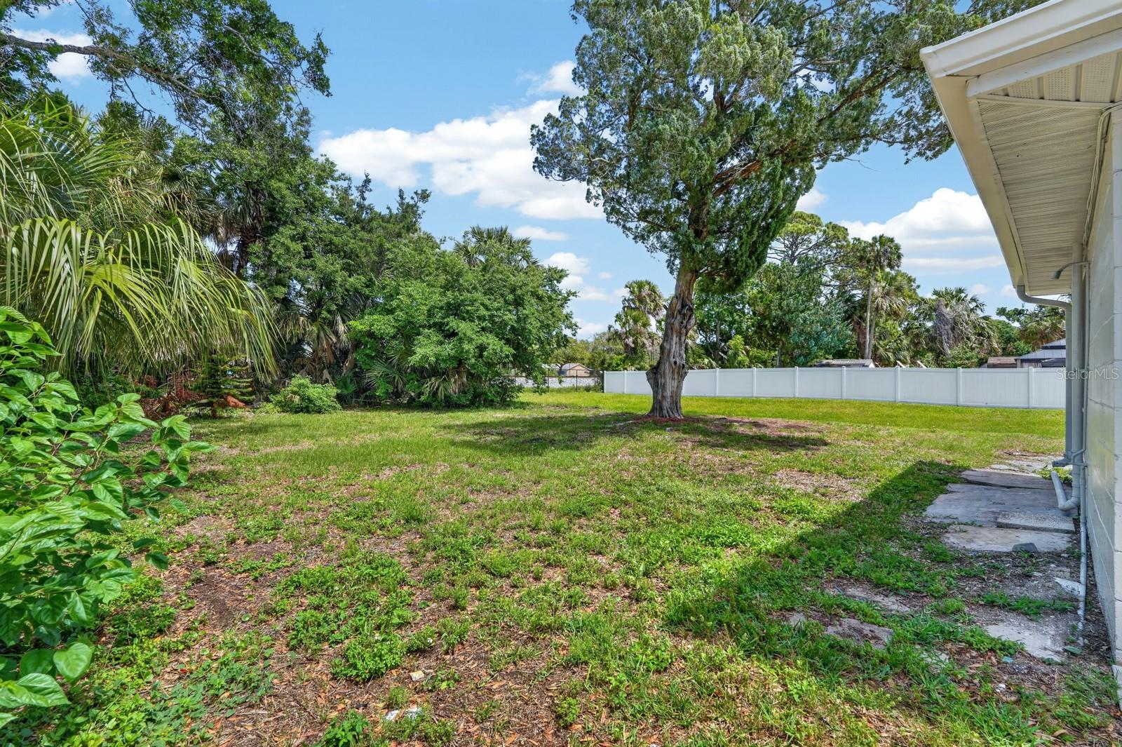 Image 21 of 29 For 2425 Anastasia Drive
