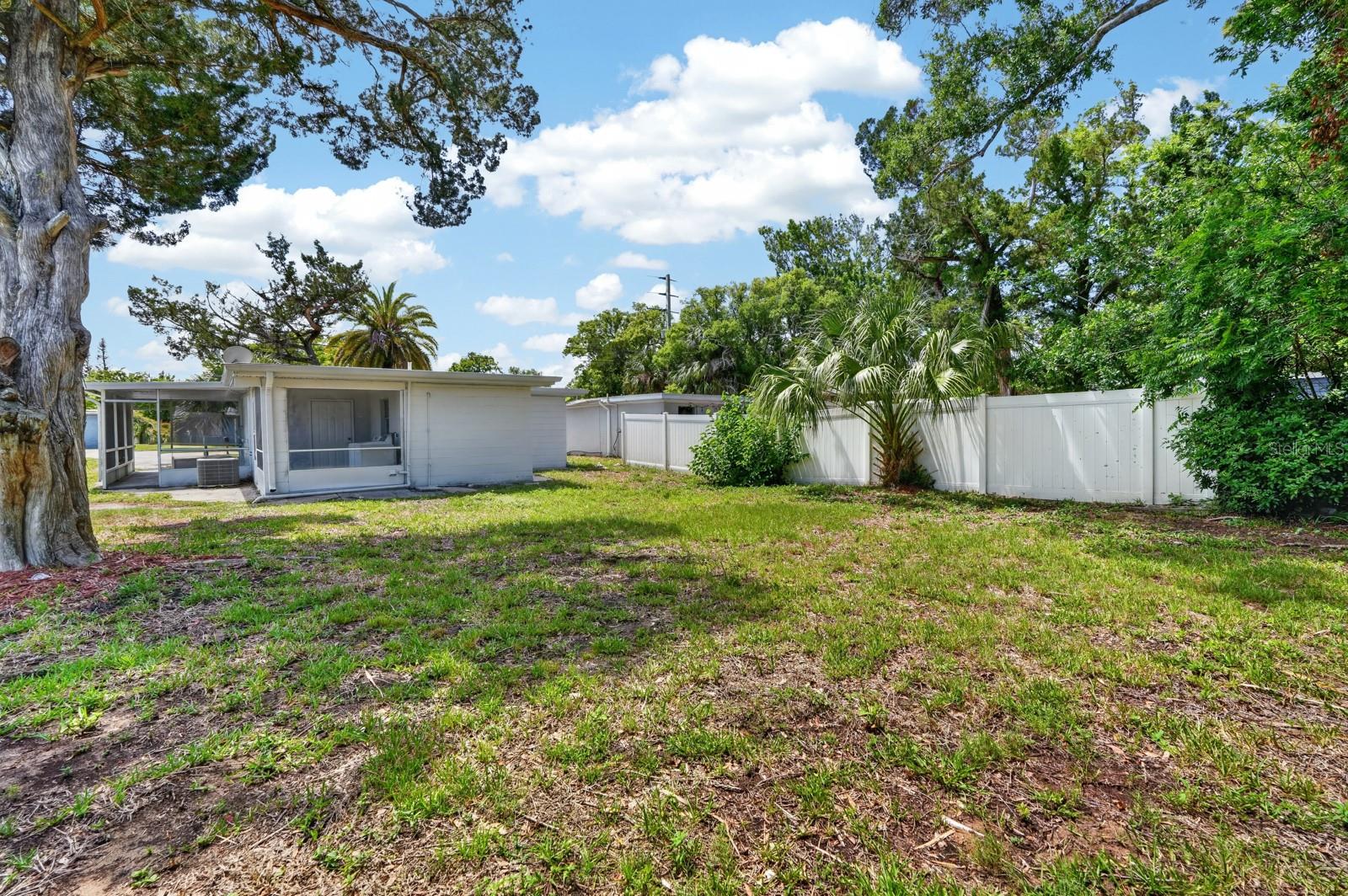 Image 23 of 29 For 2425 Anastasia Drive