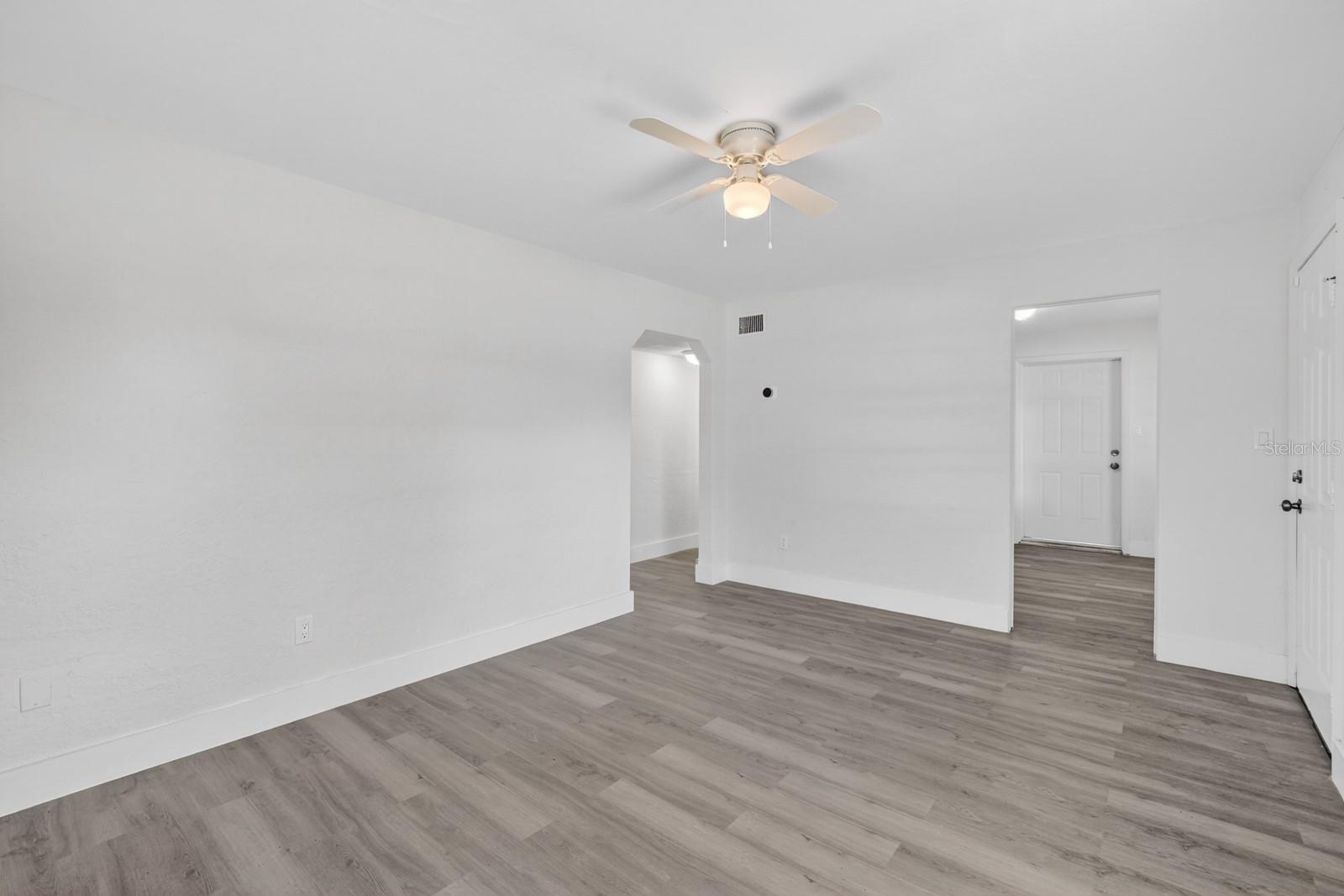 Image 5 of 29 For 2425 Anastasia Drive