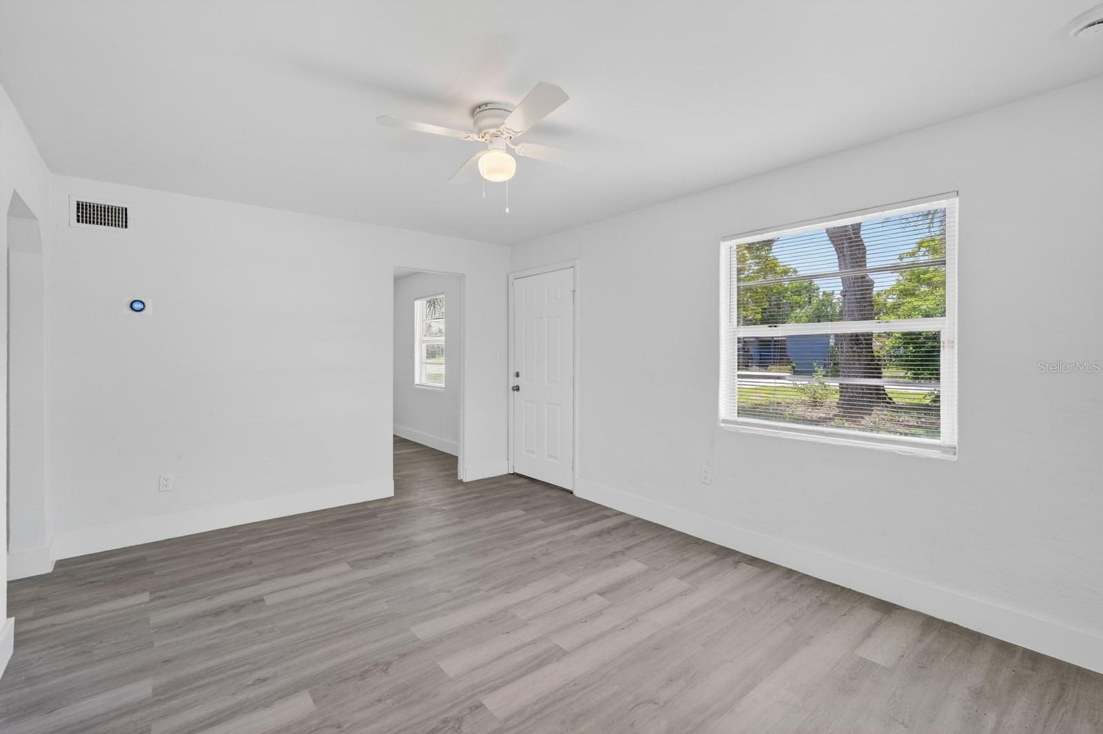 Image 6 of 29 For 2425 Anastasia Drive