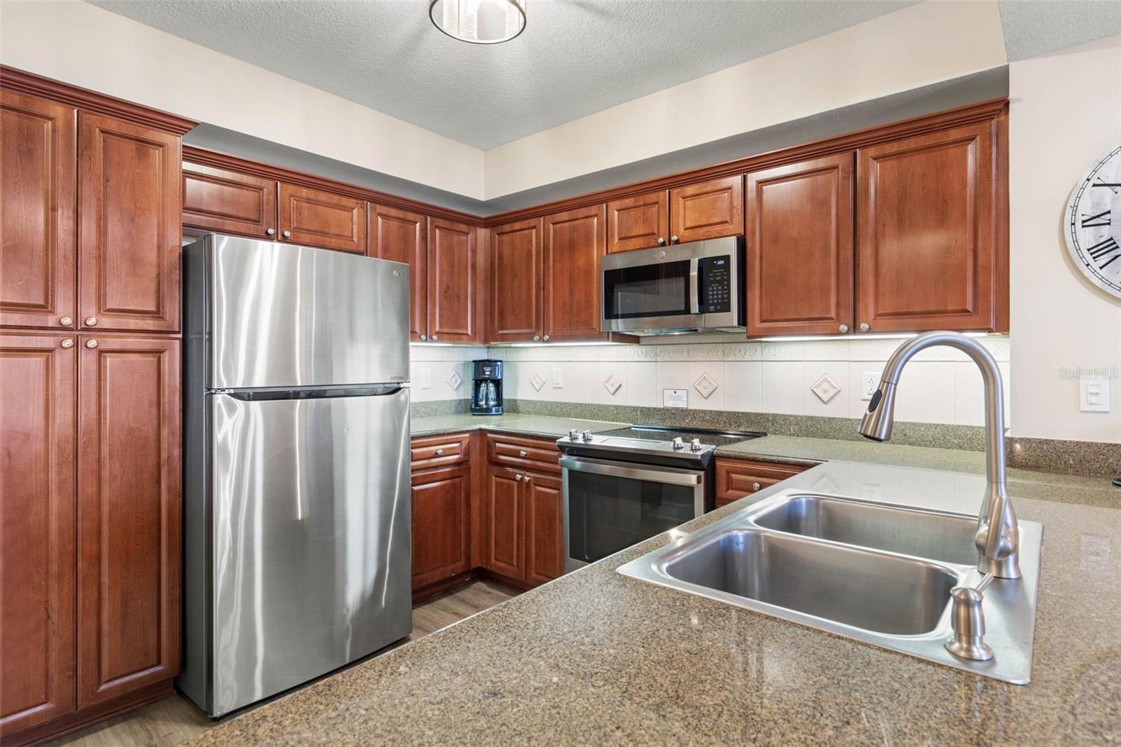Image 19 of 80 For 200 Ocean Crest Drive 906