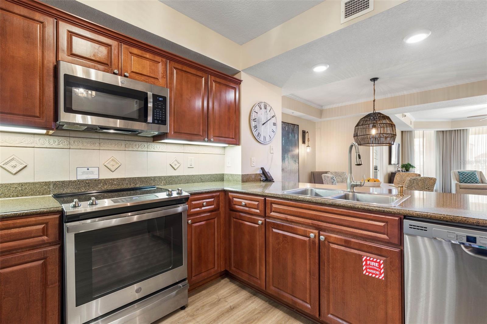 Image 21 of 80 For 200 Ocean Crest Drive 906