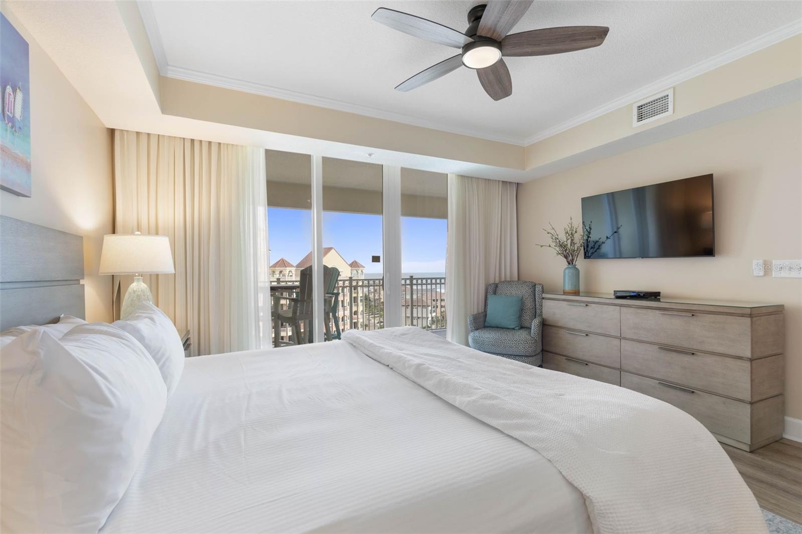 Image 24 of 80 For 200 Ocean Crest Drive 906