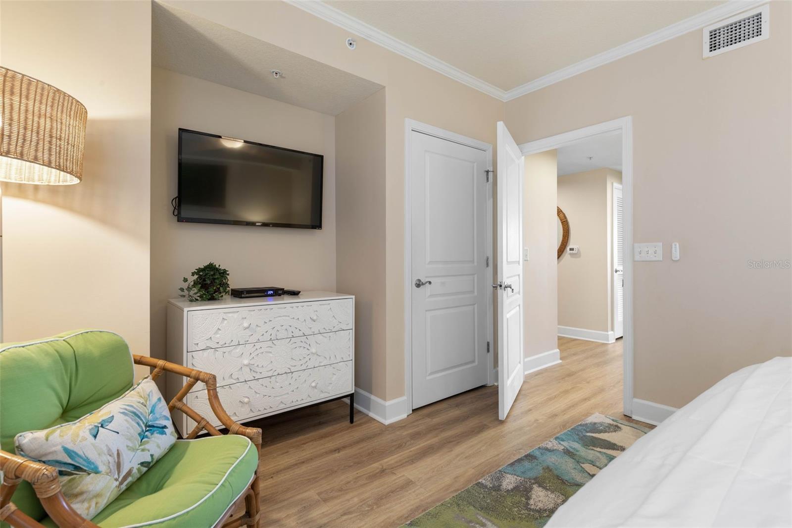 Image 34 of 80 For 200 Ocean Crest Drive 906