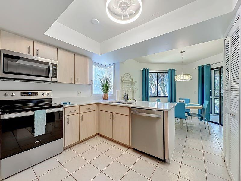 Image 11 of 30 For 10 Oakmont Court 10