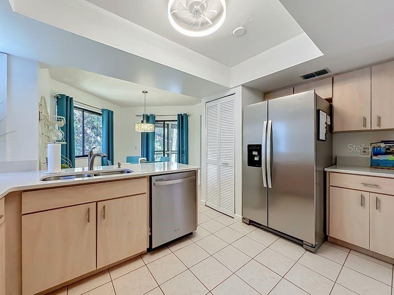 Image 13 of 30 For 10 Oakmont Court 10