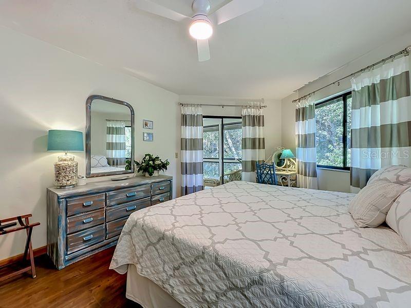 Image 14 of 30 For 10 Oakmont Court 10
