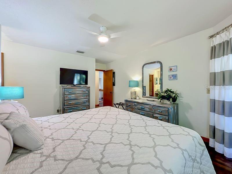 Image 16 of 30 For 10 Oakmont Court 10