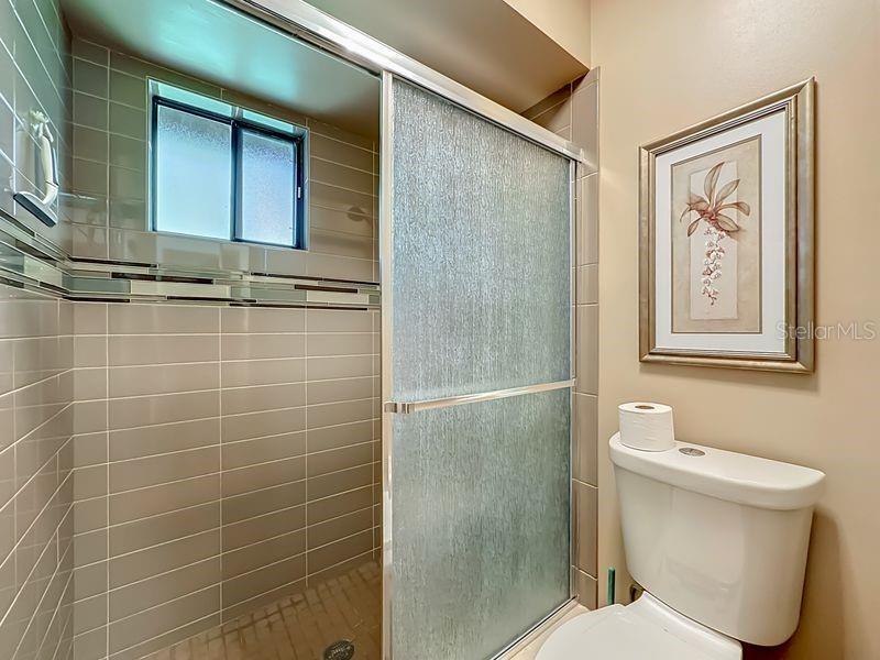 Image 20 of 30 For 10 Oakmont Court 10
