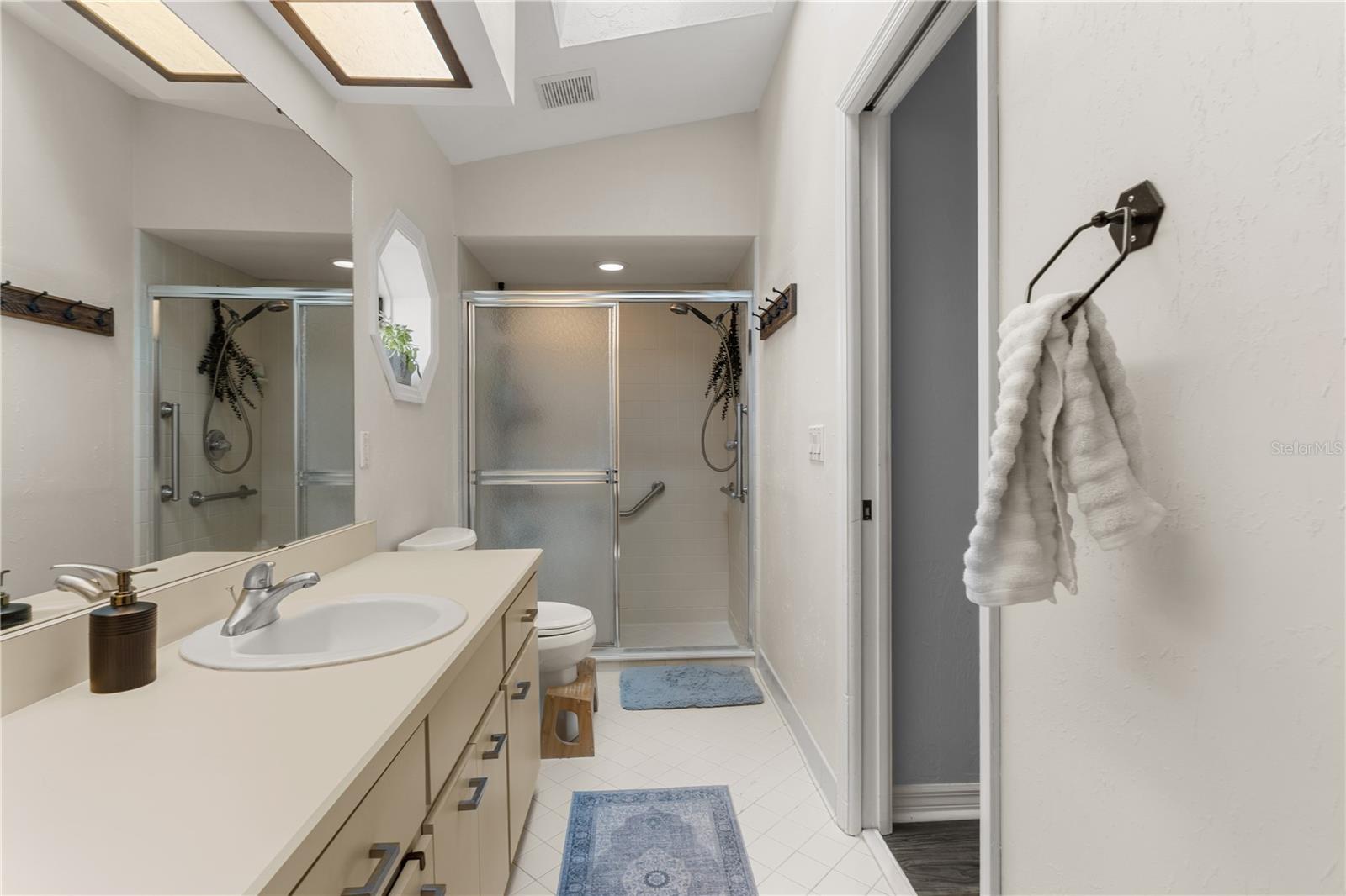 Image 14 of 29 For 28 Westbriar Lane