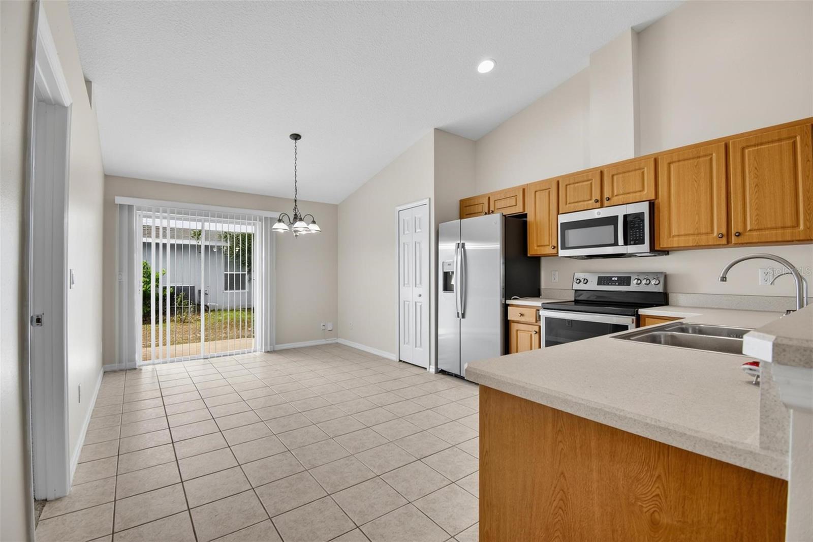 Image 14 of 38 For 83 Lynbrook Drive A