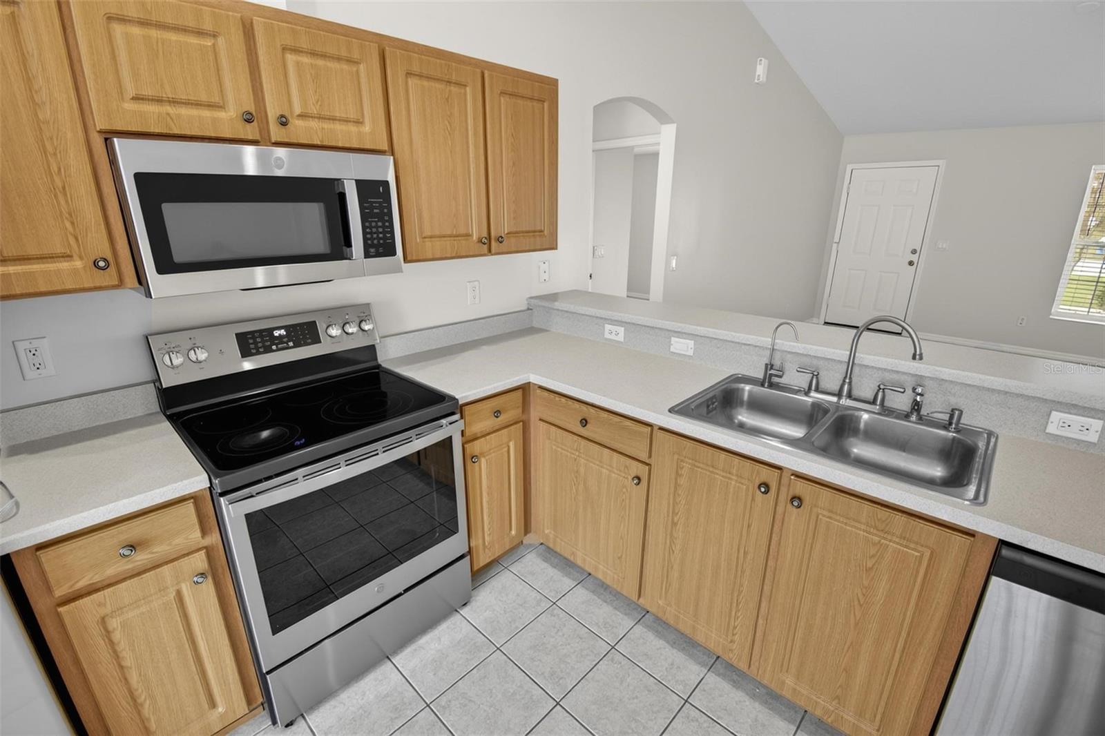 Image 18 of 38 For 83 Lynbrook Drive A
