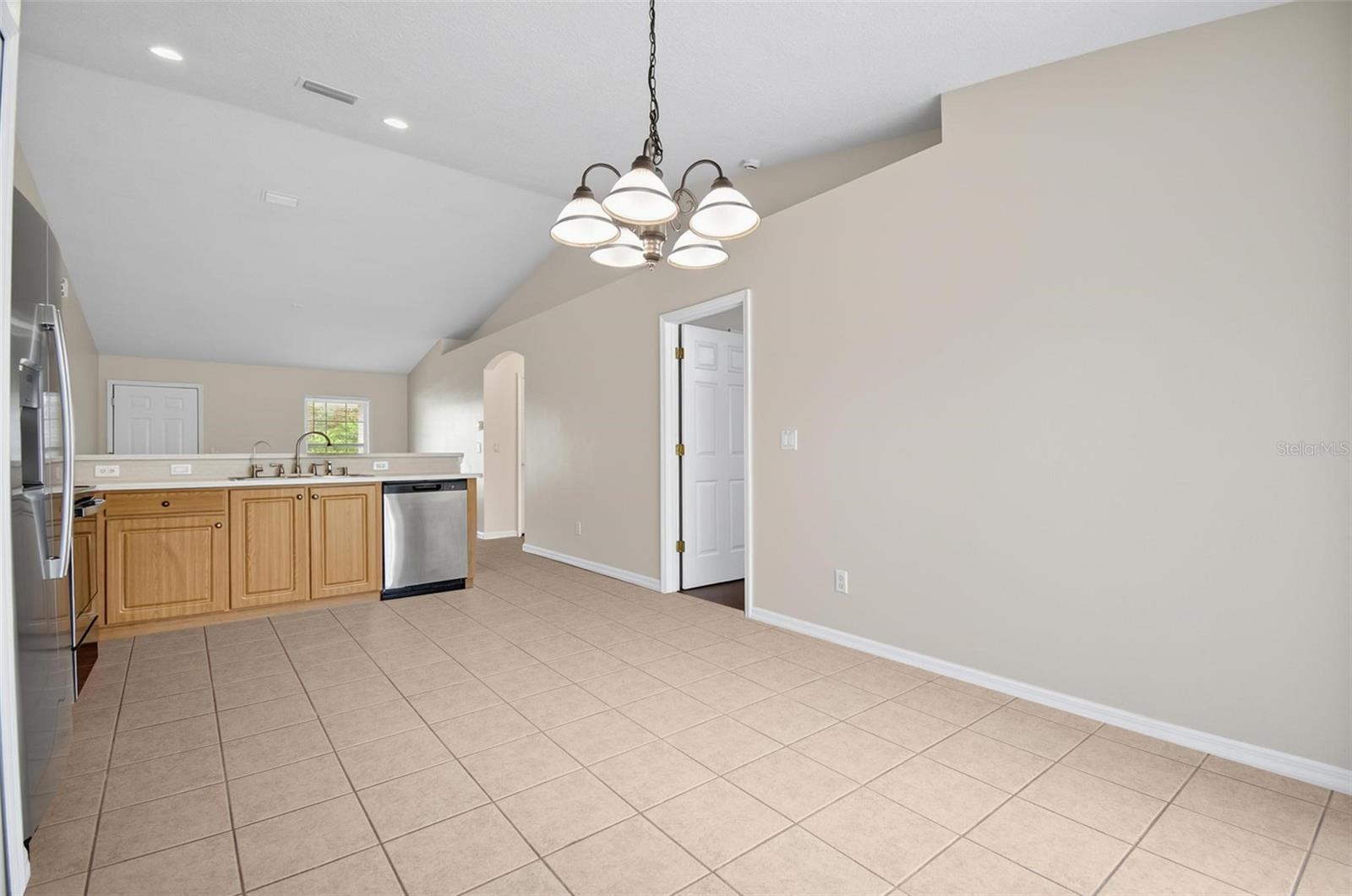 Image 19 of 38 For 83 Lynbrook Drive A