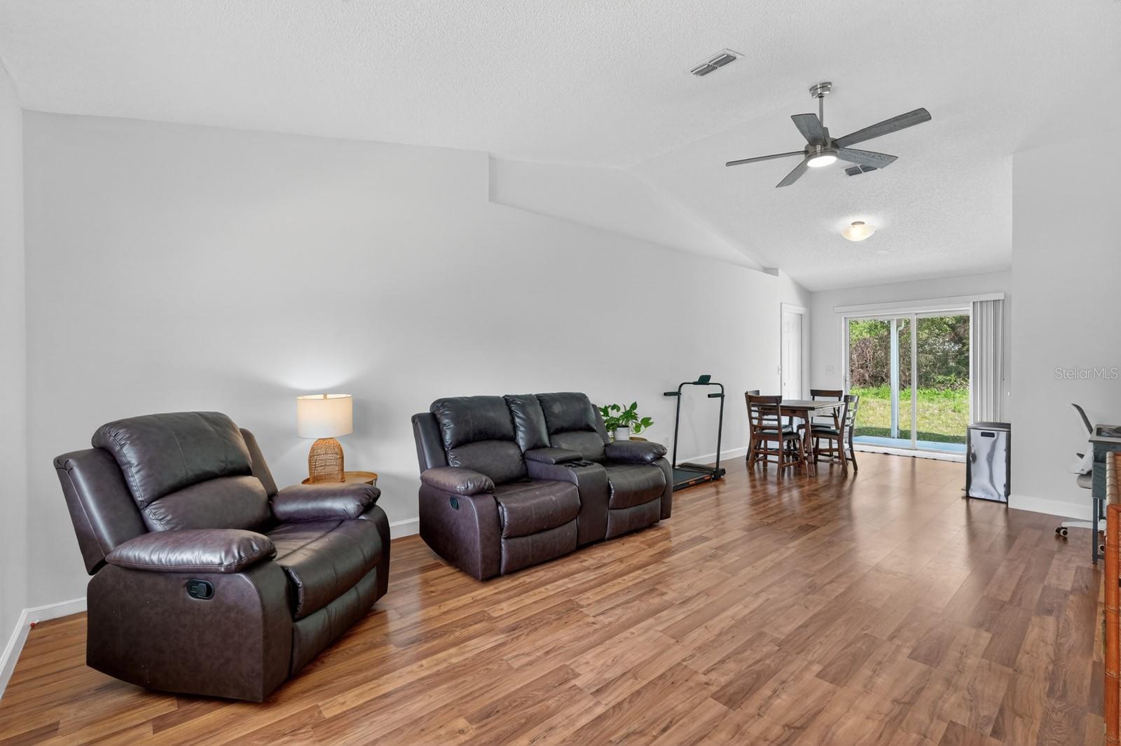 Image 9 of 53 For 228 River Island Circle