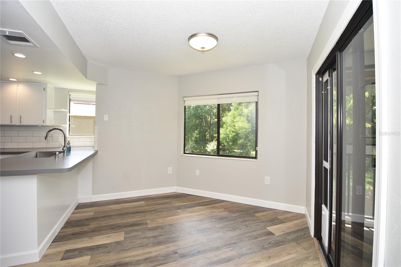 Image 12 of 30 For 4 Southbury Court 4