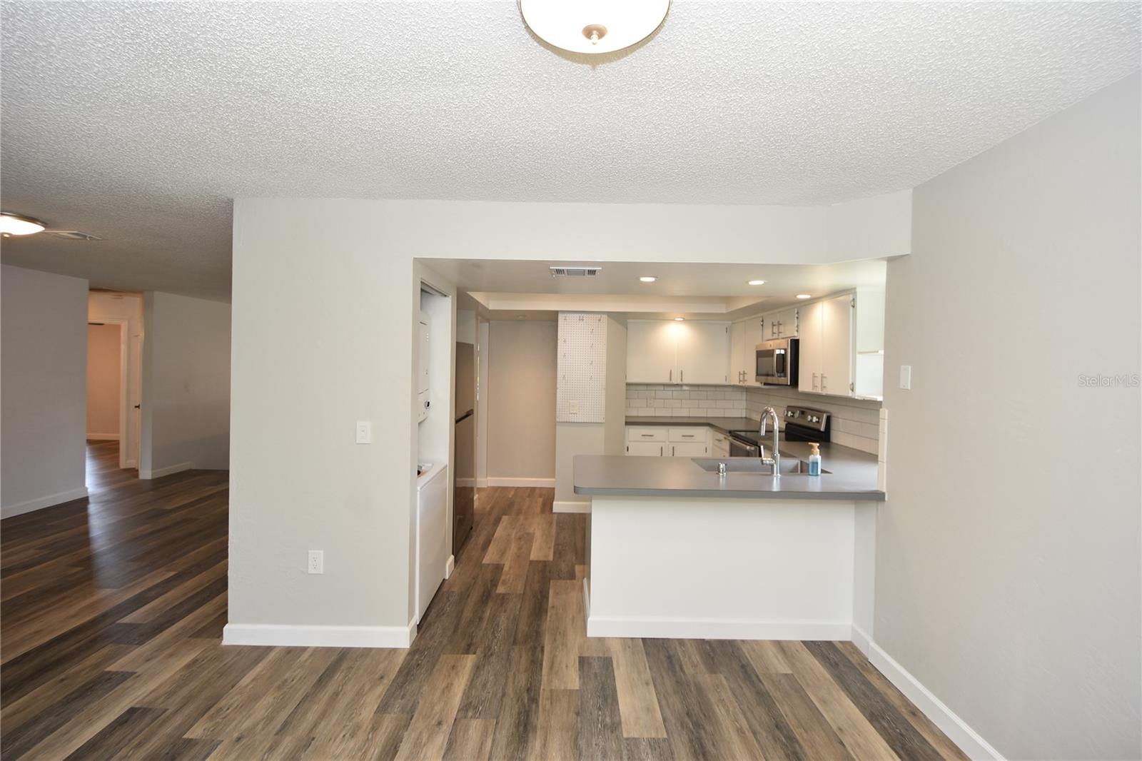 Image 15 of 30 For 4 Southbury Court 4