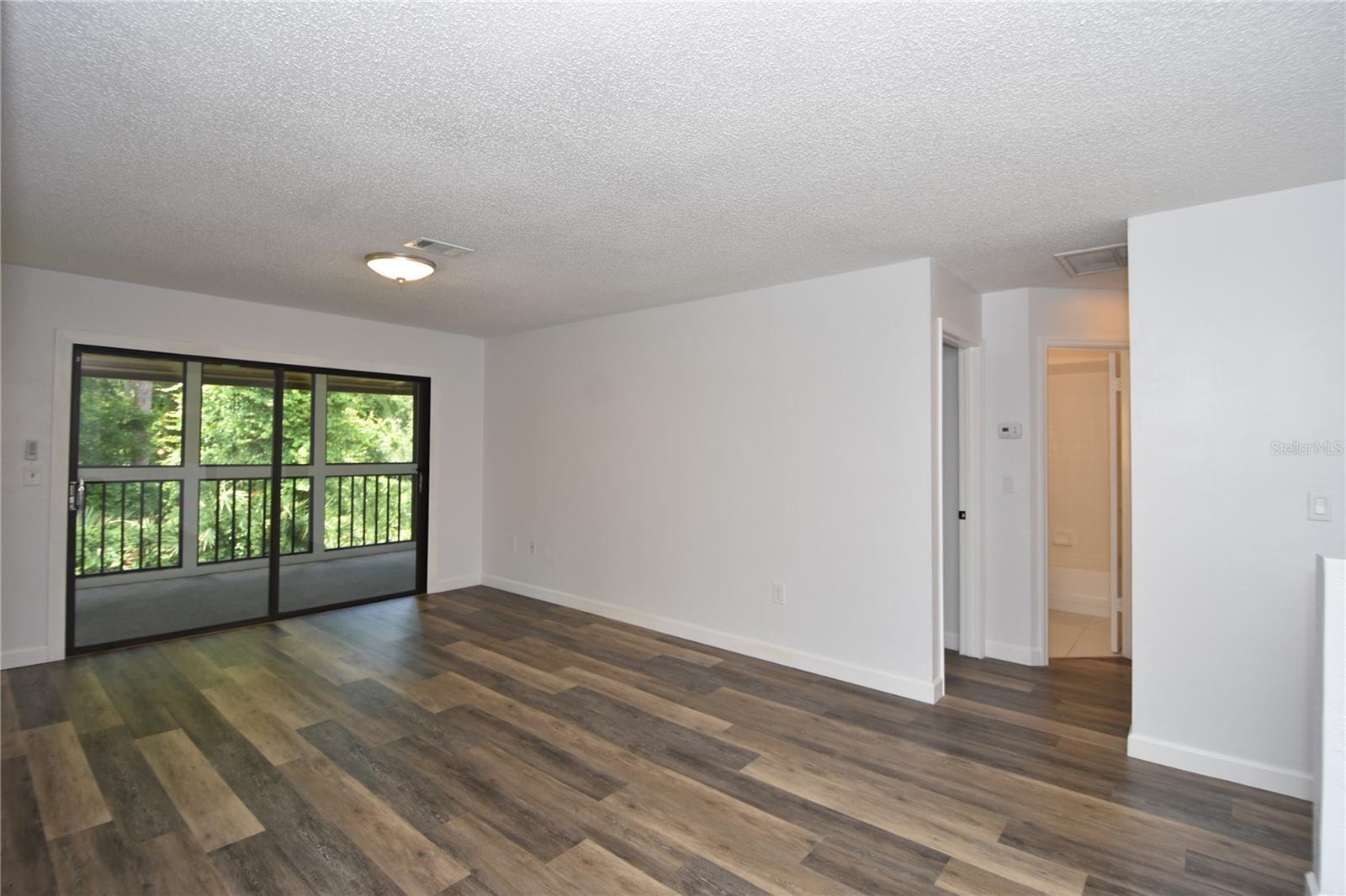 Image 20 of 30 For 4 Southbury Court 4