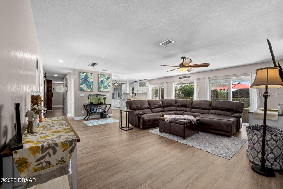 Image 11 of 72 For 18 Tomoka Oaks Boulevard